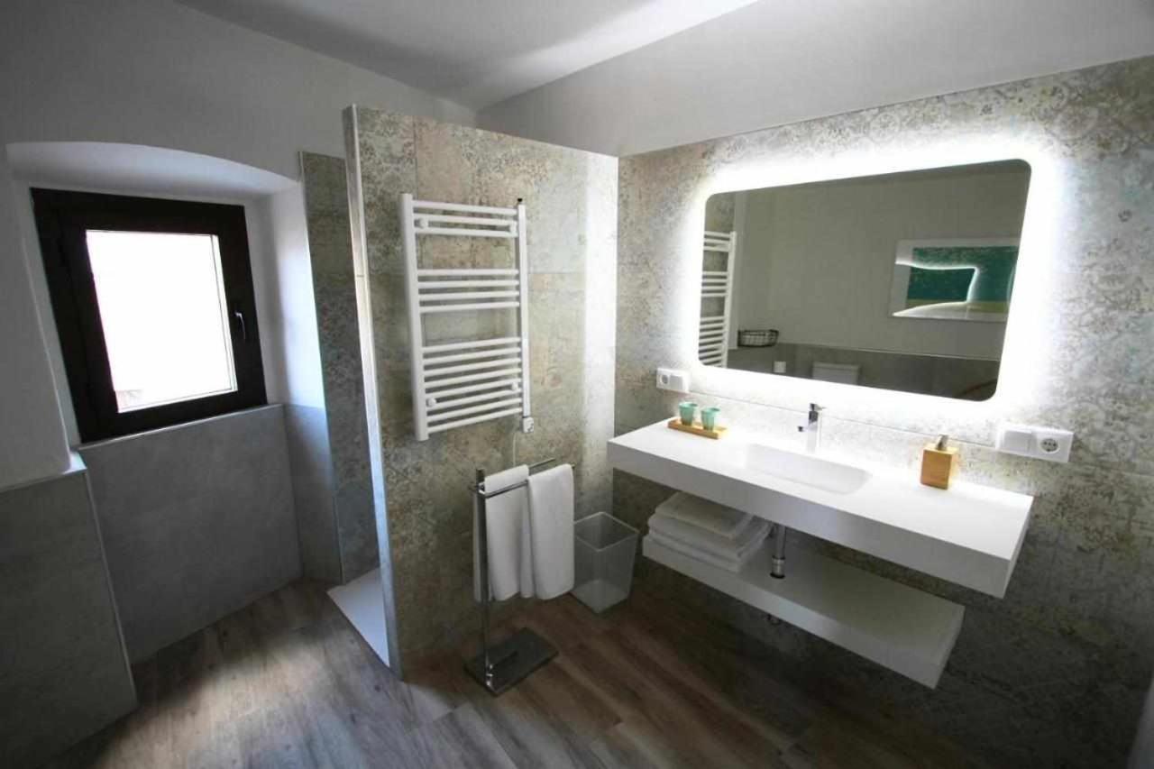 Apartamento Torre del Postigo By KubiK Caces Exterior foto